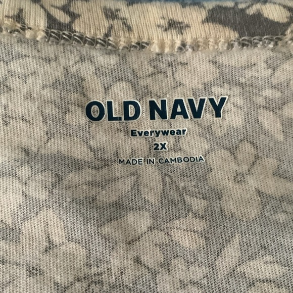 Old Navy Floral Gray Women's Top Size 2X - Picture 7 of 8